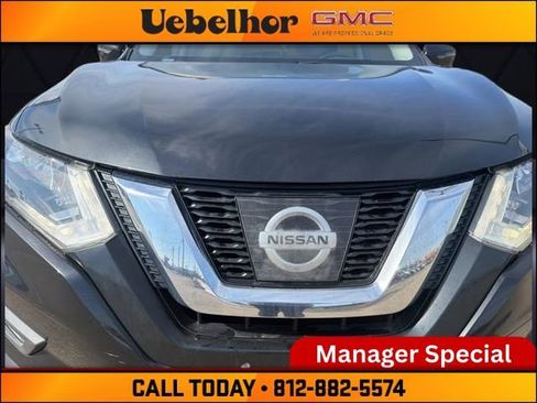 Used 2017 Nissan Rogue SV w/ SV Premium Package image 12