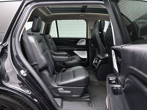 Used 2022 Lincoln Aviator Reserve w/ Equipment Group 201A AWD/4WD image 12