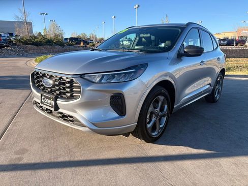 Used 2023 Ford Escape ST-Line AWD/4WD image 3