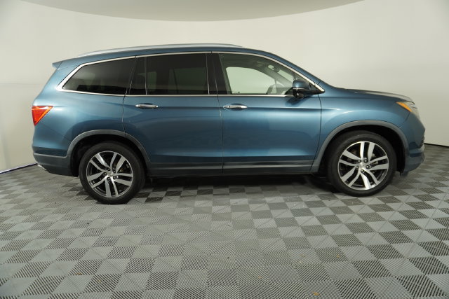 Used 2017 Honda Pilot Touring image 8