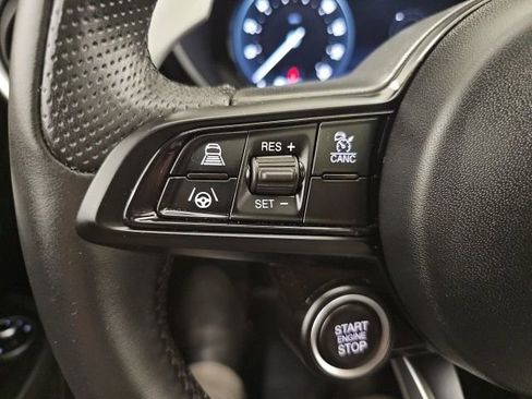 Used 2024 Alfa Romeo Giulia Veloce image 18