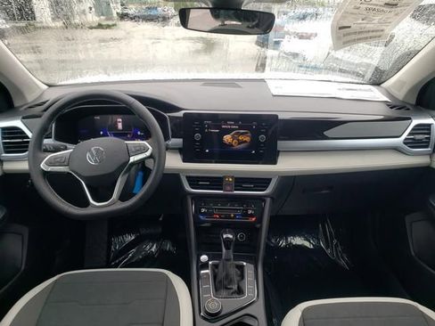 New 2026 Volkswagen Taos SE AWD/4WD image 8