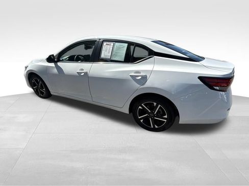 Used 2024 Nissan Sentra SV FWD image 3