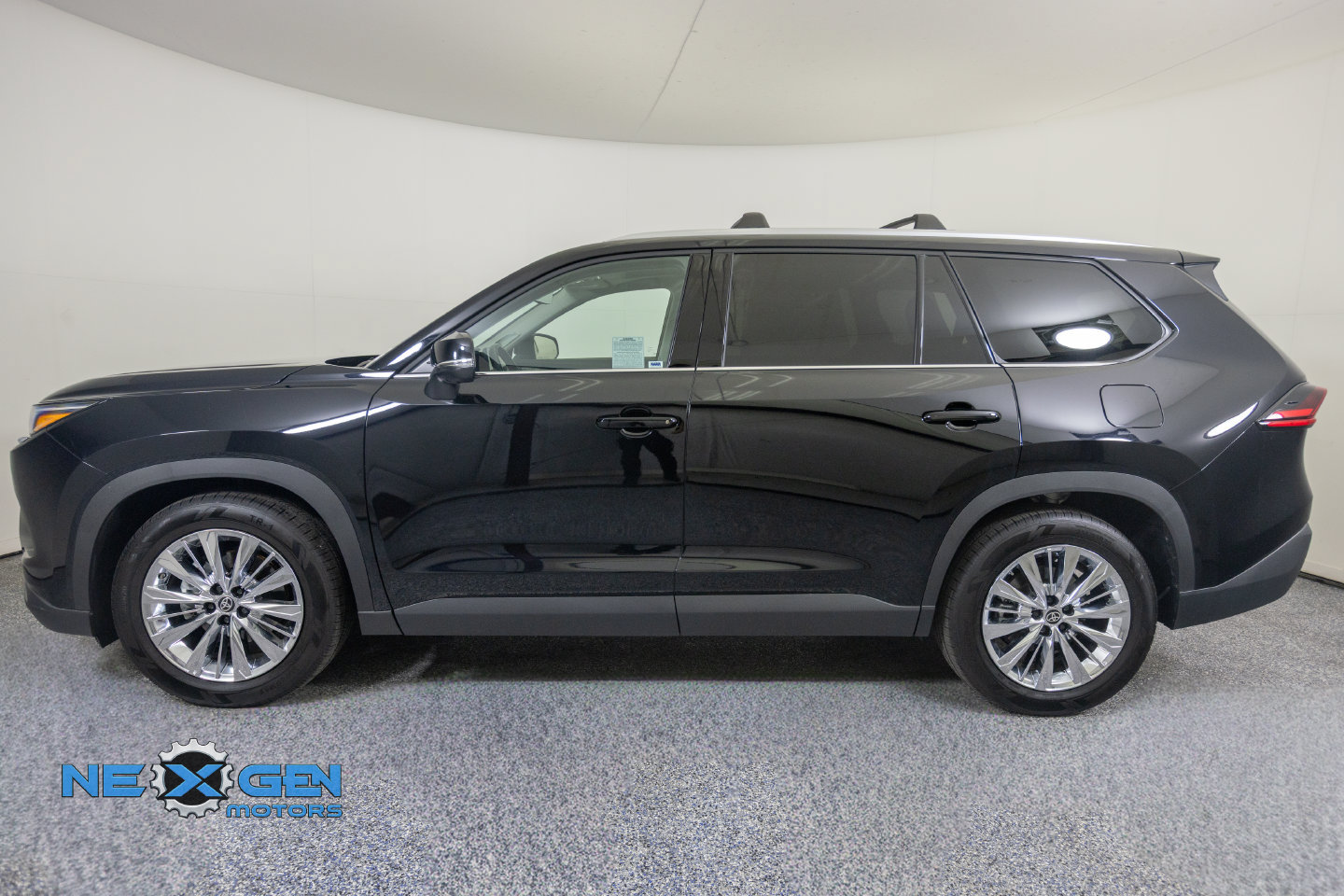 Used 2026 Toyota Grand Highlander AWD image 27