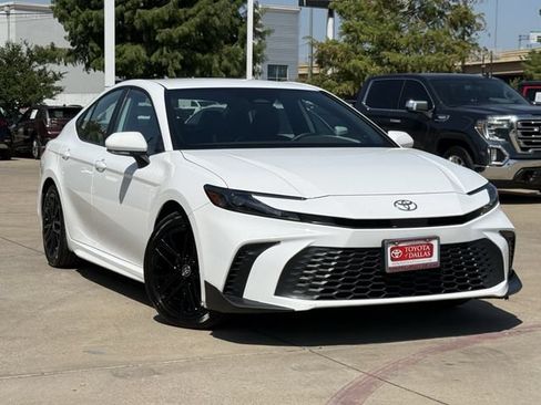 Used 2026 Toyota Camry SE FWD image 2