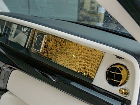 Used 2024 Rolls-Royce Phantom Sedan image 70