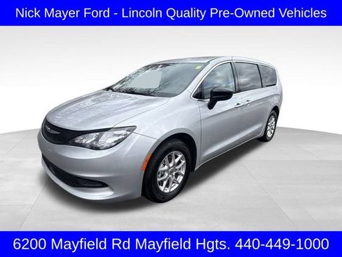 Used 2024 Chrysler Voyager LX image 3