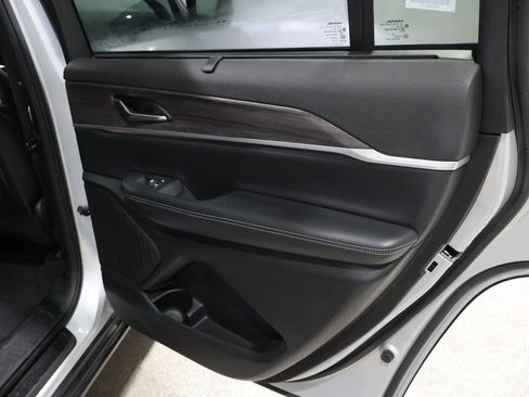 Used 2024 Jeep Grand Cherokee L Limited w/ Luxury Tech Group II image 22