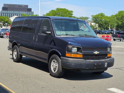 Used 2013 Chevrolet Express 2500 LS w/ Power Package RWD image 3