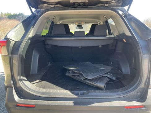 Used 2019 Toyota RAV4 LE AWD/4WD image 22
