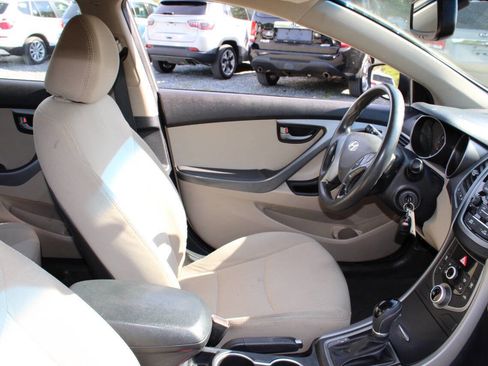 Used 2016 Hyundai Elantra SE FWD image 11