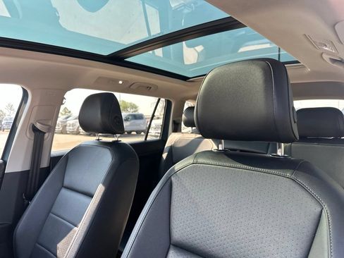 Used 2020 Volkswagen Tiguan SE w/ Panoramic Sunroof Package AWD/4WD image 17