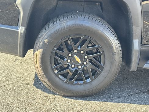 New 2025 Chevrolet Silverado EV LT image 18