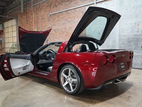 Used 2007 Chevrolet Corvette Coupe w/ Preferred Equipment Group image 35
