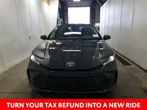 Used 2025 Toyota Camry LE image 23