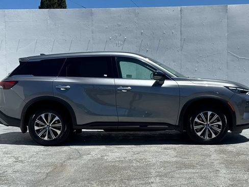 Used 2023 INFINITI QX60 Pure FWD image 2