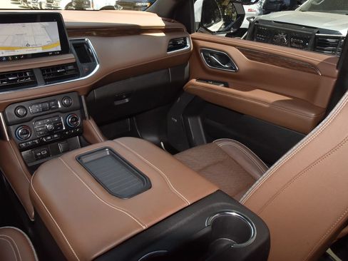 Used 2021 Chevrolet Tahoe High Country w/ Premium Package RWD image 18