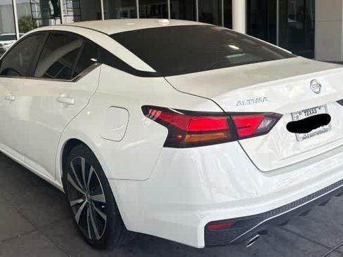 Used 2019 Nissan Altima 2.5 SR FWD image 2