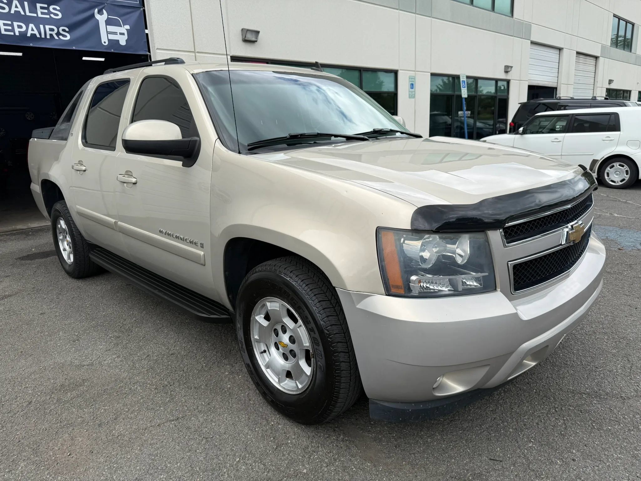 Used 2008 Chevrolet Avalanche LT AWD/4WD image 8