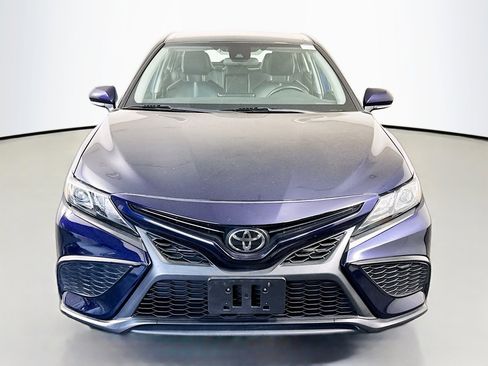 Used 2022 Toyota Camry SE image 2