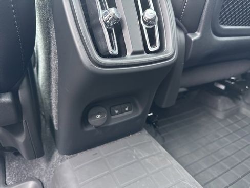 Used 2025 Volvo XC40 B5 Core w/ Protection Package Premier image 8