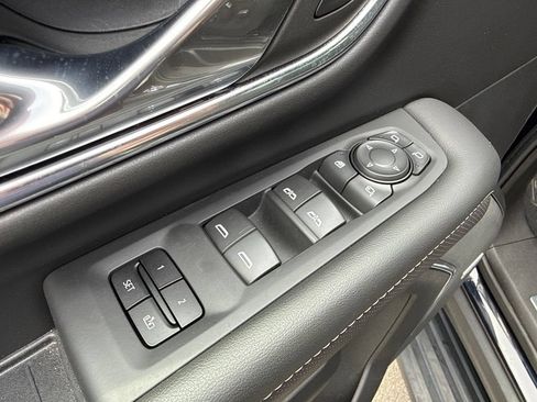 Used 2023 GMC Yukon SLT w/ SLT Luxury Package AWD/4WD image 22