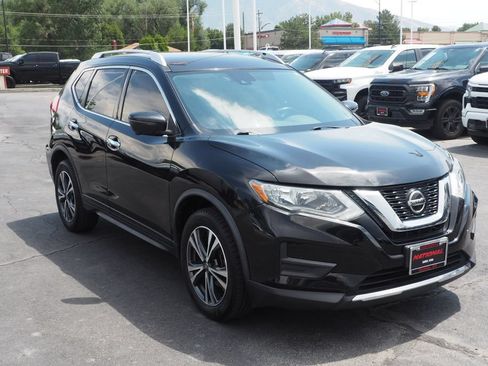Used 2019 Nissan Rogue SV w/ Premium Package FWD image 3