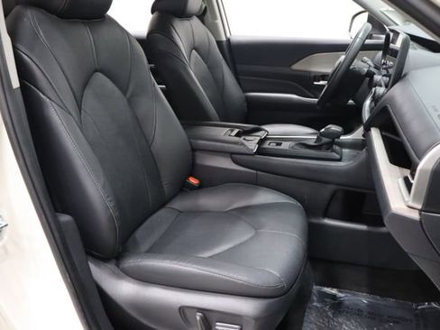 Used 2024 Toyota Grand Highlander Limited image 16