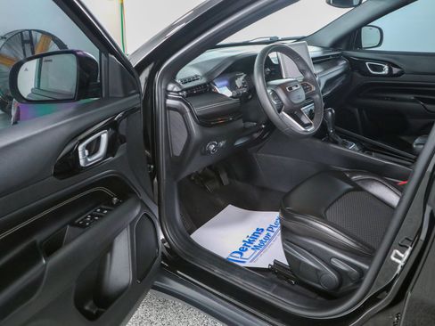 Used 2022 Jeep Compass Latitude FWD image 3