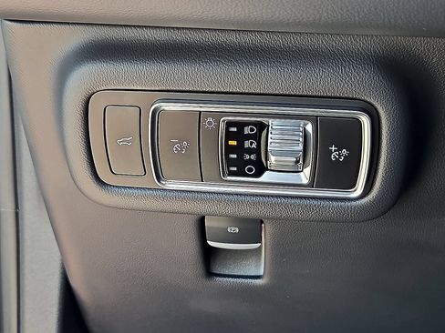Certified 2025 Lincoln Nautilus Reserve w/ Jet Appearance Package AWD/4WD image 16