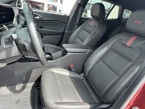 Used 2025 Chevrolet Trax RS w/ Sunroof Package FWD image 10