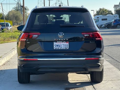 Used 2022 Volkswagen Tiguan SE w/ Panoramic Sunroof Package image 5