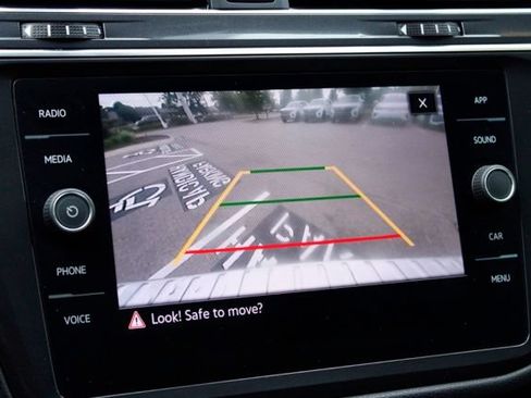 Used 2023 Volkswagen Tiguan SE w/ Panoramic Sunroof Package AWD/4WD image 28