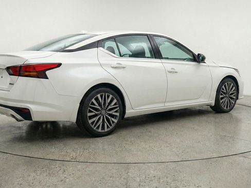 Used 2025 Nissan Altima 2.5 SV FWD image 7