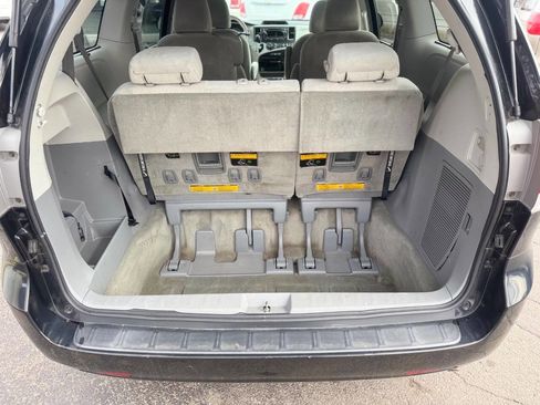 Used 2013 Toyota Sienna LE image 7