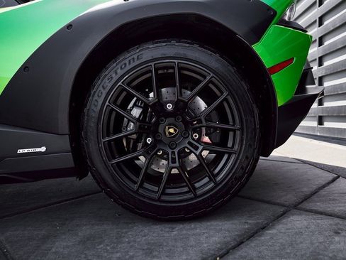 Used 2024 Lamborghini Huracan Sterrato AWD/4WD image 24