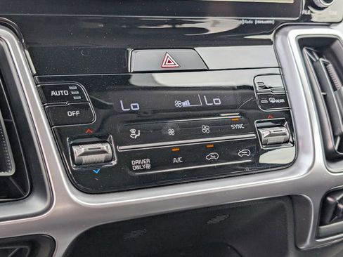 Certified 2023 Kia Sorento EX image 30