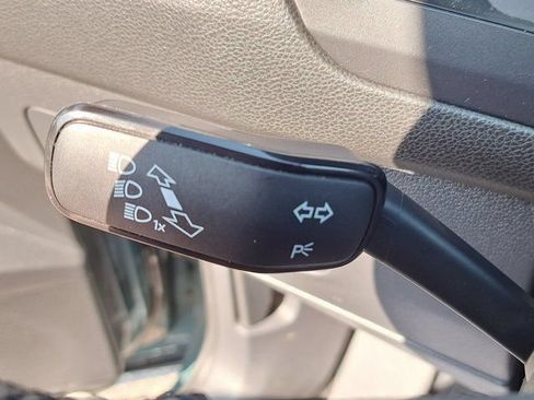 Used 2020 Volkswagen Tiguan SE FWD image 12