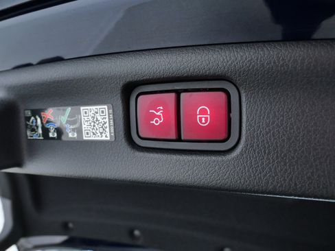 Certified 2022 Mercedes-Benz C 300 4MATIC Sedan image 8