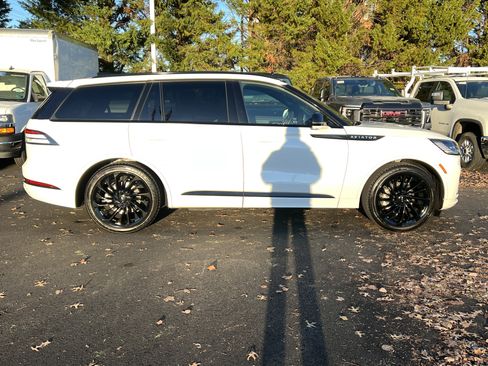 Used 2025 Lincoln Aviator Reserve w/ Equipment Group 201A image 11