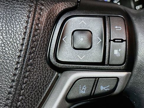 Used 2019 Toyota Highlander XLE image 31