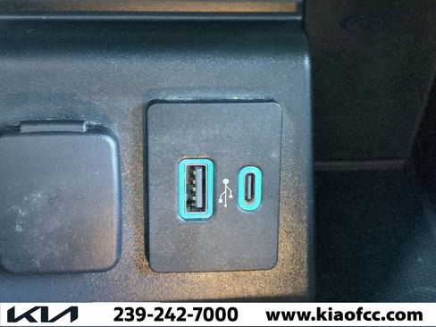 Used 2020 Ford Explorer Platinum w/ Premium Technology Package image 24