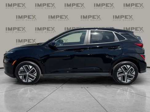 Used 2023 Hyundai Kona SE image 2