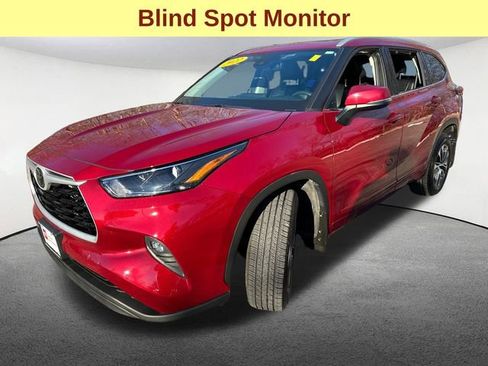 Certified 2022 Toyota Highlander XLE image 6