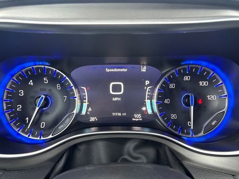 Used 2024 Chrysler Pacifica Limited w/ S Appearance Package image 40