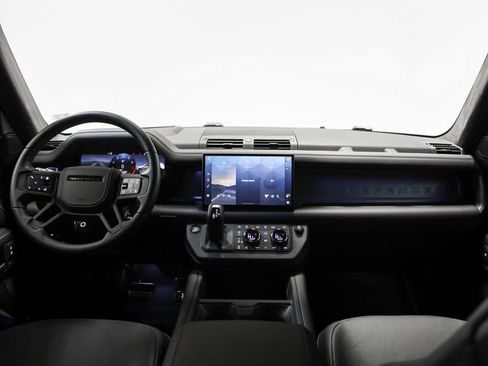 Used 2025 Land Rover Defender 110 image 30
