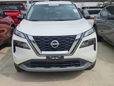 Used 2023 Nissan Rogue S image 6