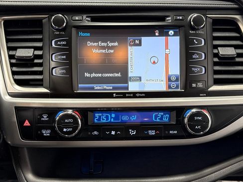 Used 2017 Toyota Highlander SE AWD/4WD image 20