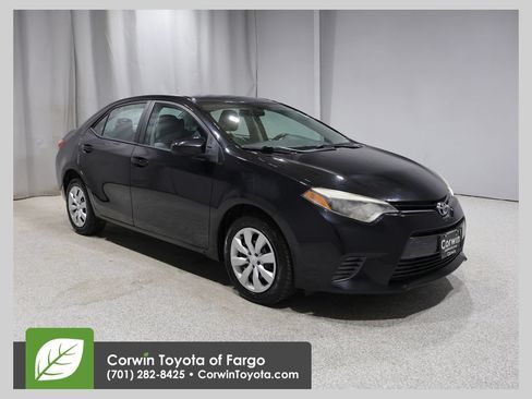 Used 2015 Toyota Corolla LE FWD image 1