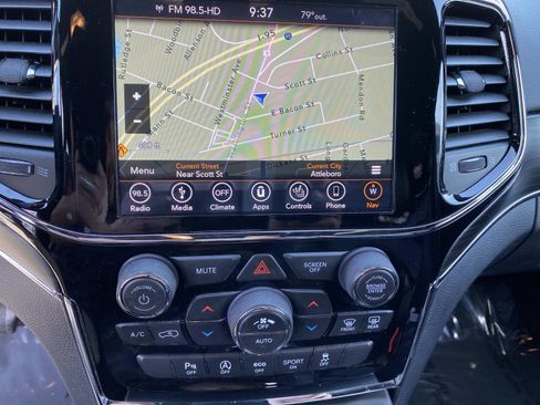 Used 2019 Jeep Grand Cherokee Limited AWD/4WD image 14